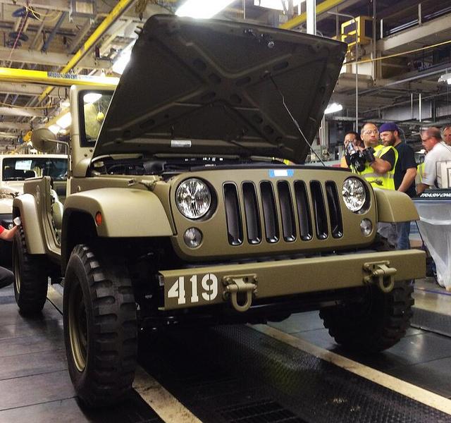 首台军版jeep牧马人下线!3.5t柴油动力 四驱,就像放大版吉姆尼