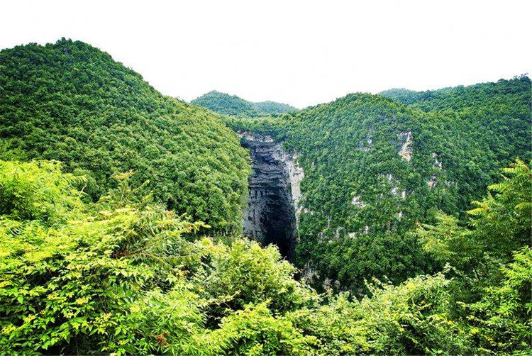 云南师宗凤凰谷除了图腾柱与两块奇特巨石,还有很多好看好玩的景点.