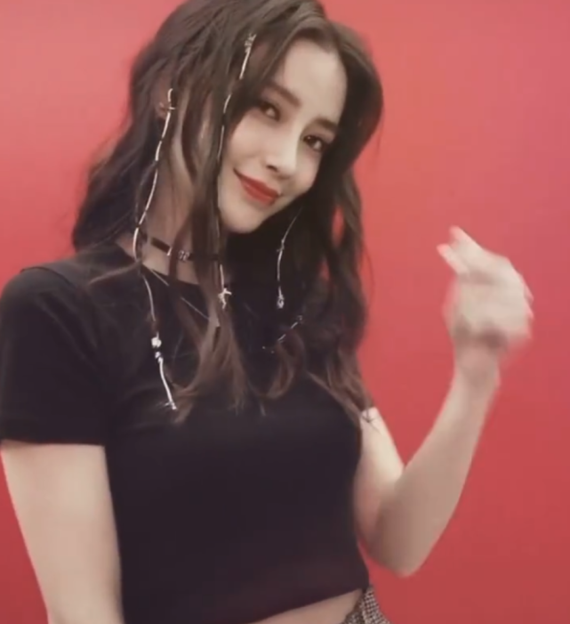 baby在真人秀中内衣外穿她穿上那一刻后网友都移不开眼了