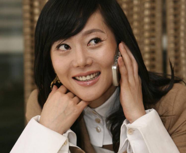 廉晶雅在《天空之城》里饰演全职主妇韩书珍,此剧跌宕起伏的剧情与环