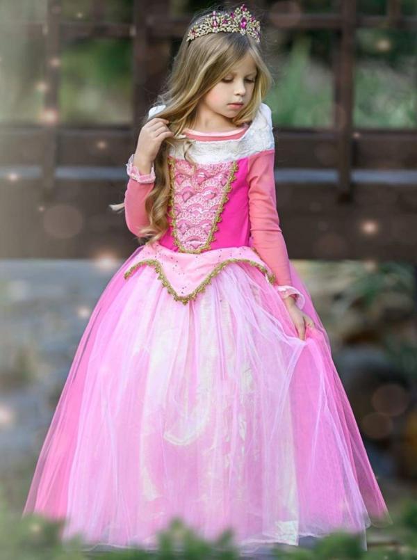 外国小女孩cosplay迪士尼公主爱洛公主是精致的猪猪女孩