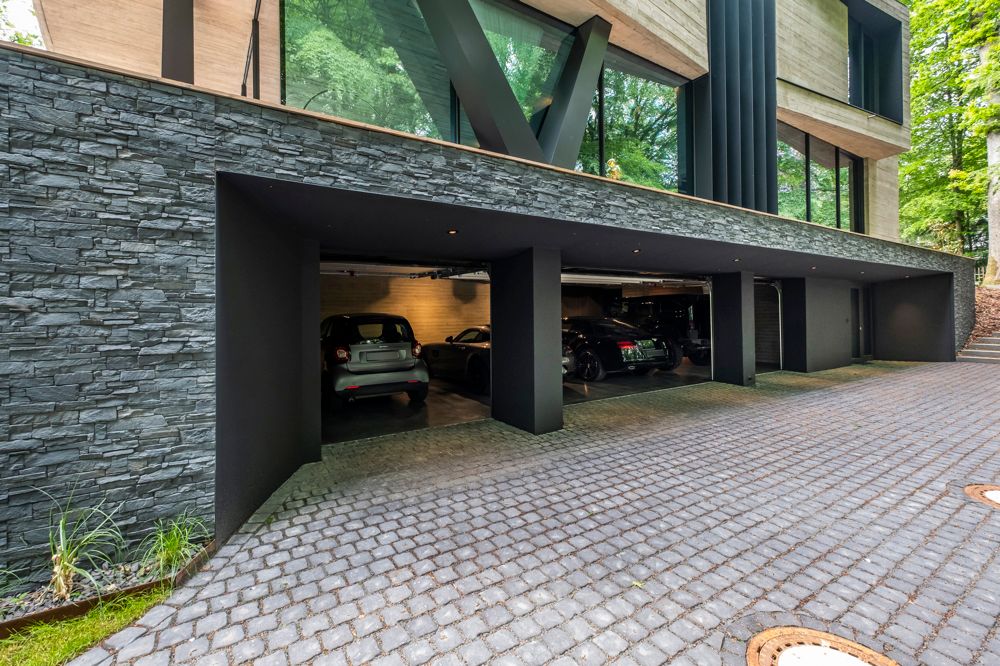 混凝土+石材+玻璃，打造新时代“奢华”别墅，比金碧辉煌更舒适