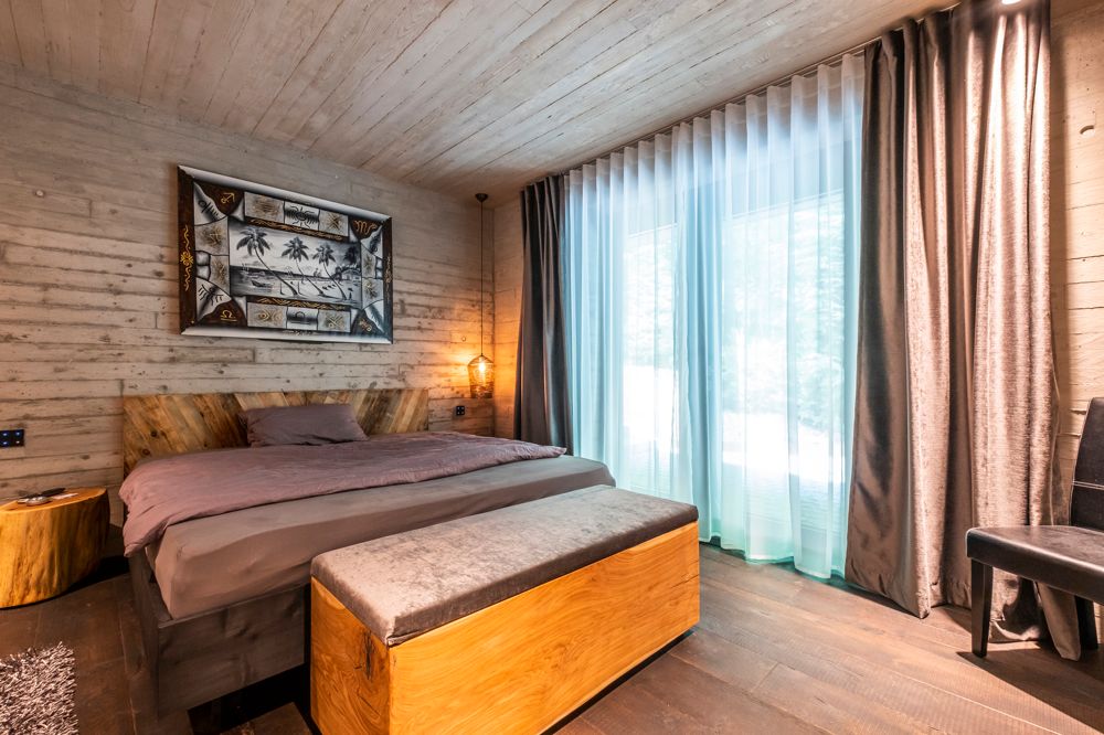 混凝土+石材+玻璃，打造新时代“奢华”别墅，比金碧辉煌更舒适