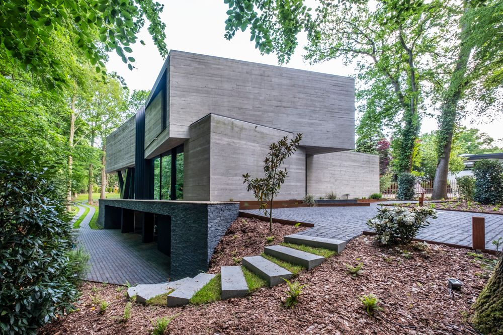 混凝土+石材+玻璃，打造新时代“奢华”别墅，比金碧辉煌更舒适