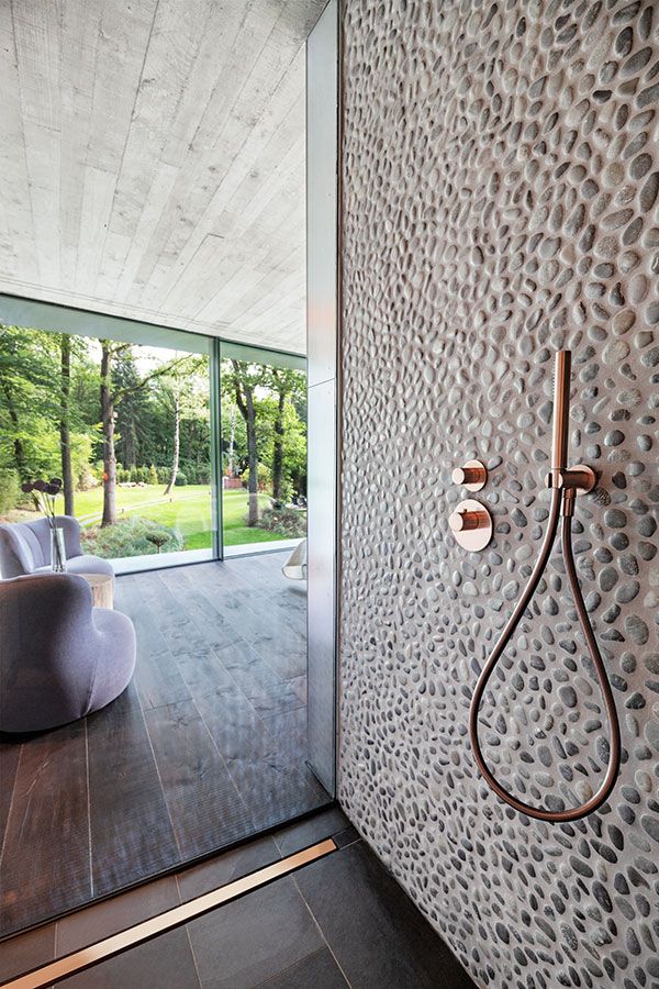 混凝土+石材+玻璃，打造新时代“奢华”别墅，比金碧辉煌更舒适