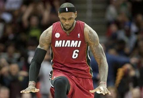 霸气或嚣张!nba球星的经典庆祝动作,哪一种在野球场会被打?