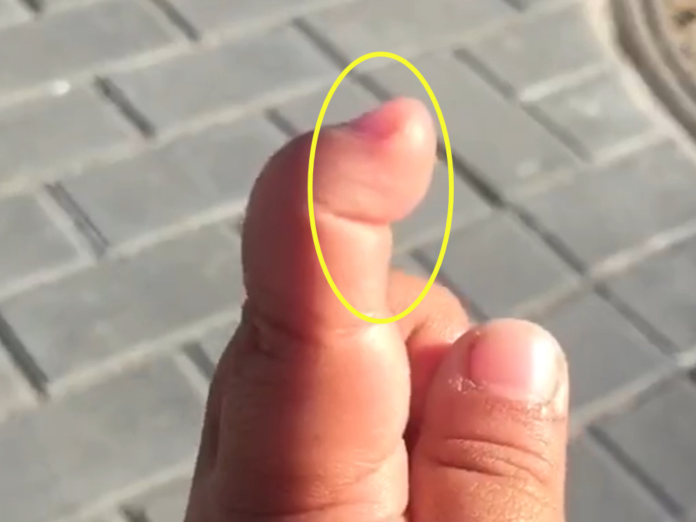 一宝宝要火了手指弯成的形状连妈妈都做不到服了