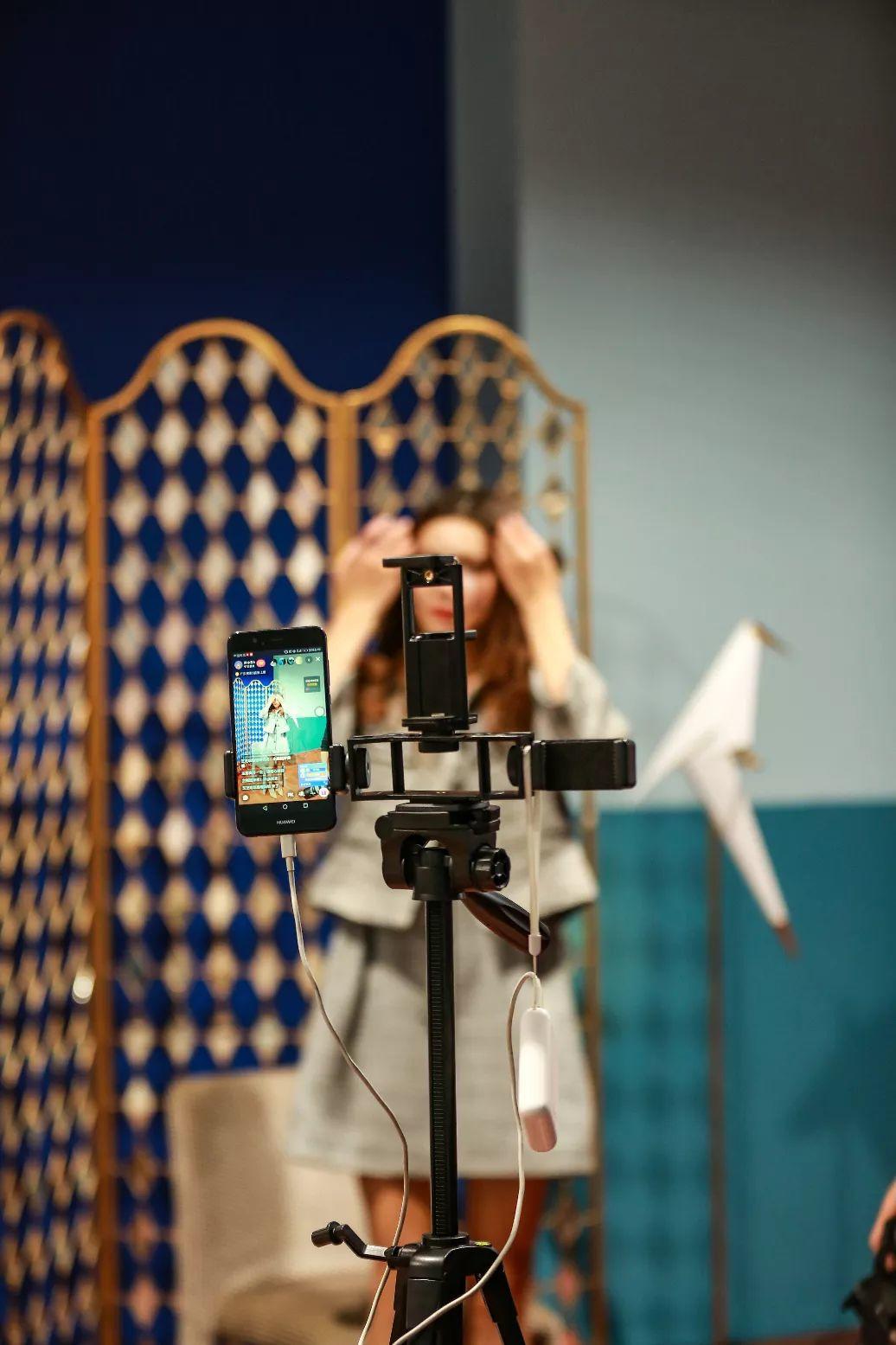 多功能网红直播脚架,劲捷vt-840三脚架开箱评测!