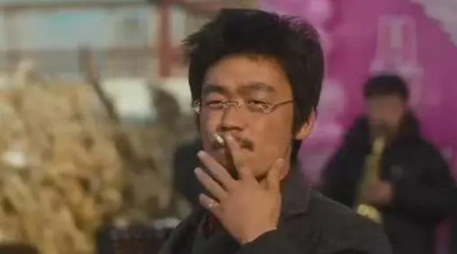 男神们抽烟的画面,你最喜欢哪一个?刘德华连烟灰都不掉