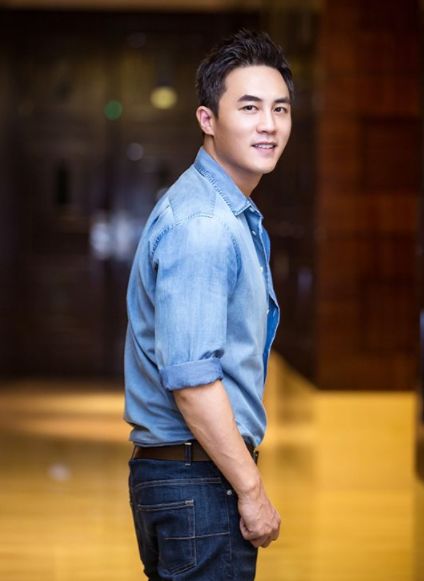 他是名副其实的星二代现在38岁还未婚而65岁的父亲已经3婚