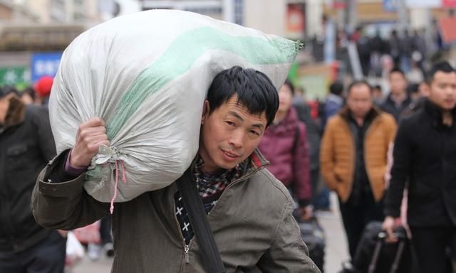 北漂:城乡之间的奋斗和梦想,为了多赚一点,他们最后一批回家