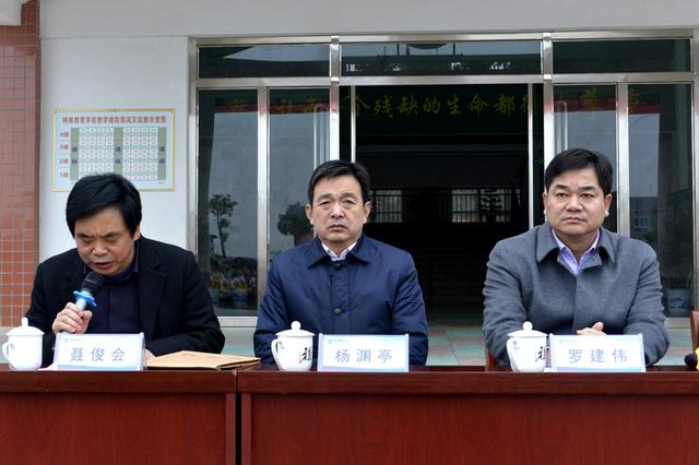 爱心助残见真情,中原银行淅川支行在行动