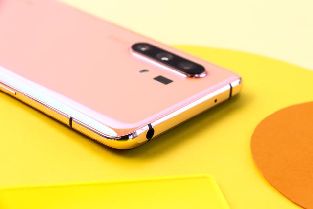 vivo x30的开卖似乎有些与众不同,市面上很多手机,尤其是5g手机,一