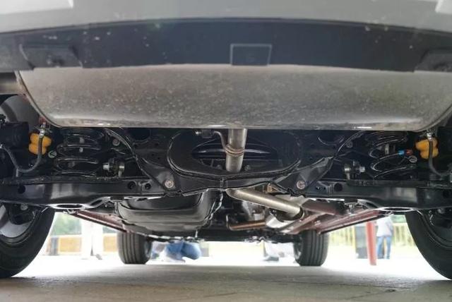 从宋pro燃油的动力总成底盘调校来看,其驾驶风格偏向舒适.