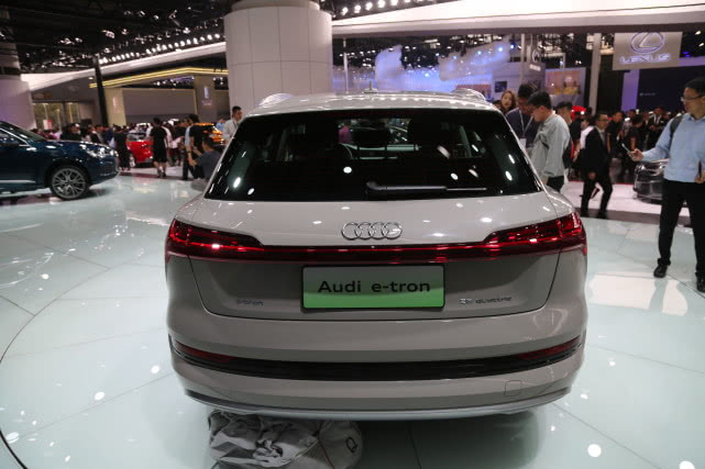 奥迪etron豪华c级电动suv广州车展上市实拍