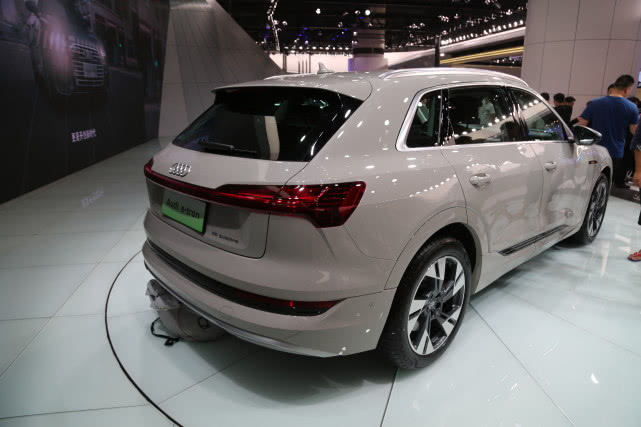 奥迪etron豪华c级电动suv广州车展上市实拍