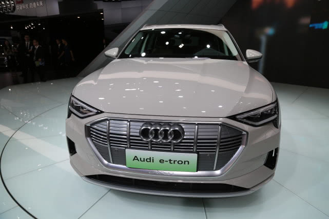 奥迪etron豪华c级电动suv广州车展上市实拍