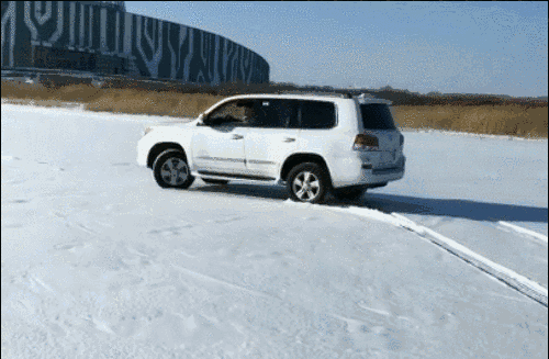 冬天早上出车库,这个键不关小心溜坡!-新浪汽车