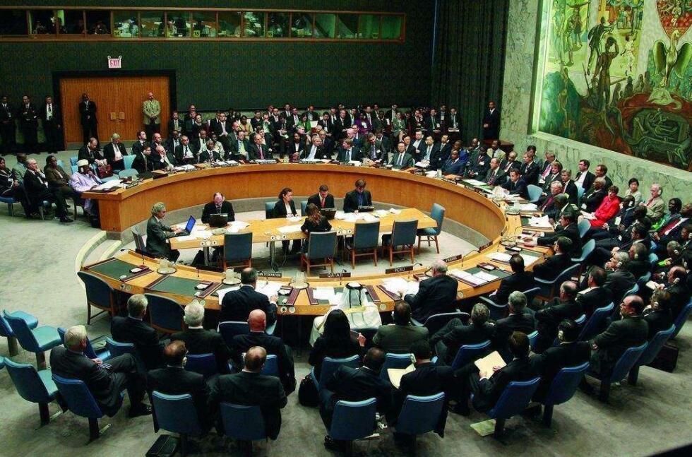 国际会议才开一半,中途响起警报声,现场代表沟通全靠吼