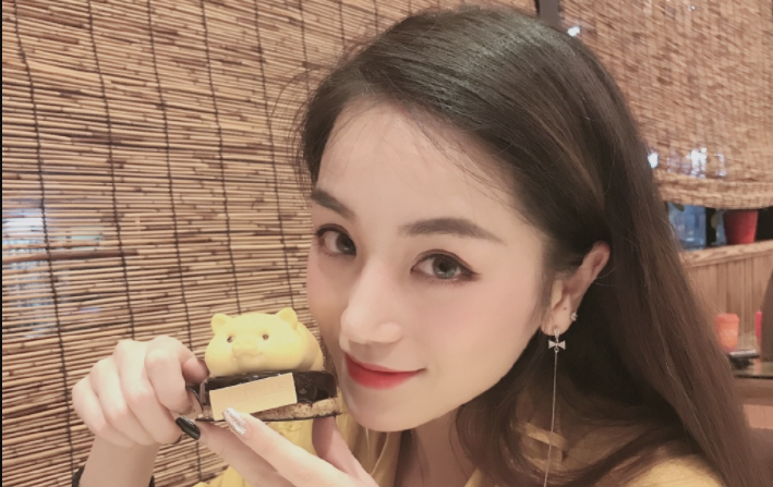 lol德杯女解说被扒当小三?千里送还挑衅正牌女友,网友惊了!