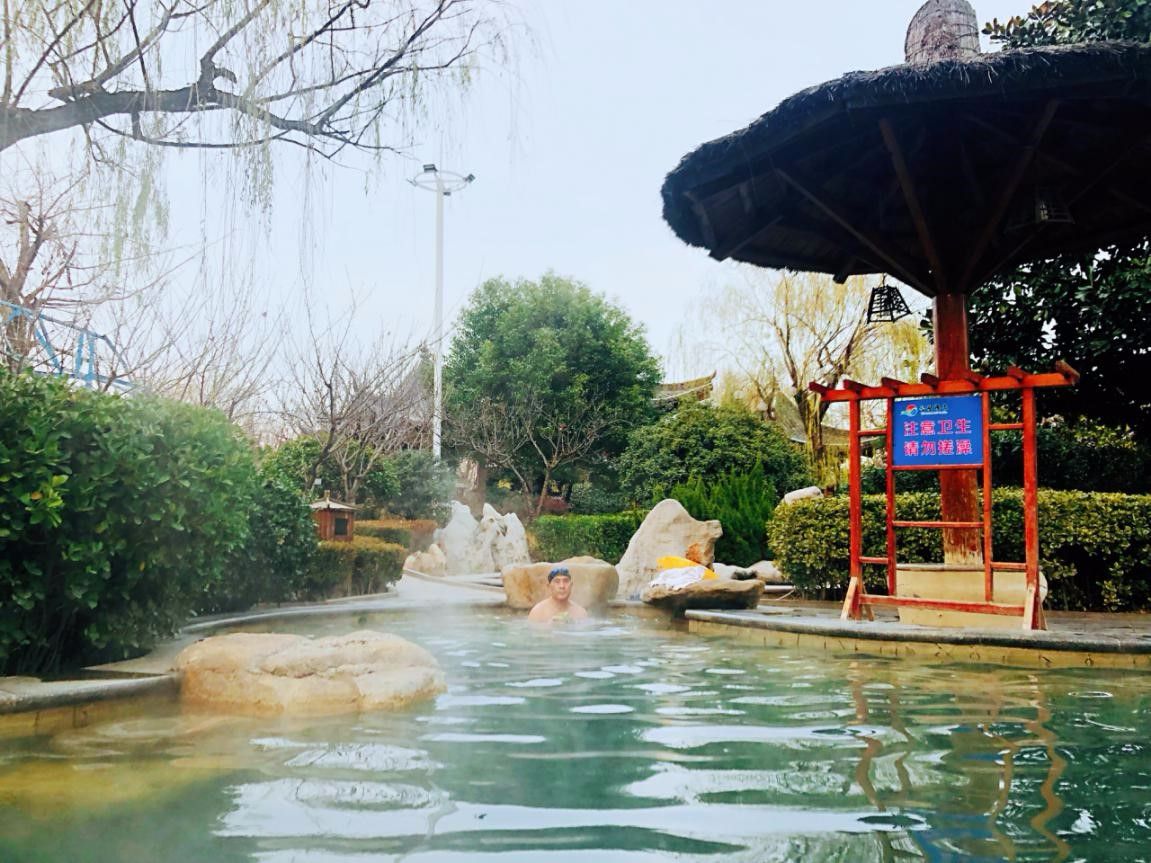 温泉是冬季的最佳治愈 这里的温泉别有韵味