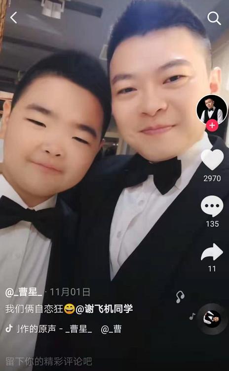 《乡村爱情》谢腾飞晒近况,与老爸共跳广场舞,个头