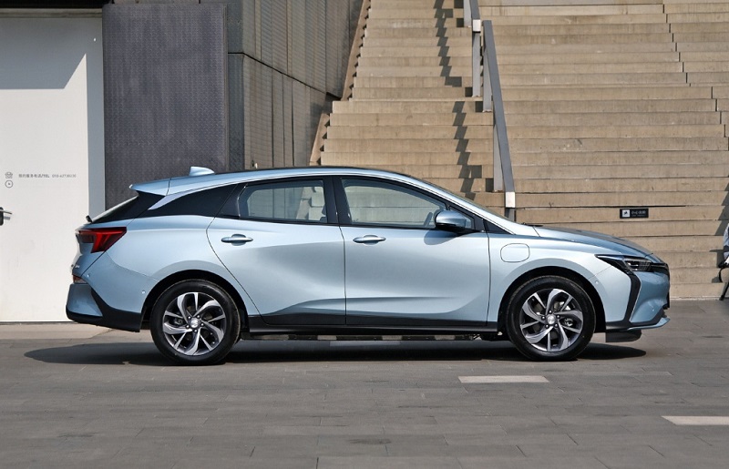 圣诞老人倾心推荐 四款续航超400km 价格15万元左右的纯电动轿车