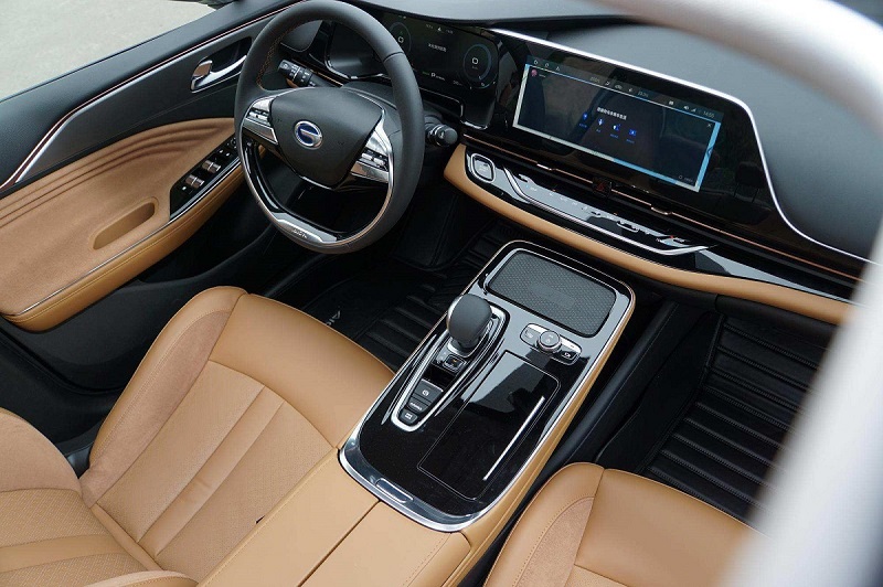 圣诞老人倾心推荐 四款续航超400km 价格15万元左右的纯电动轿车