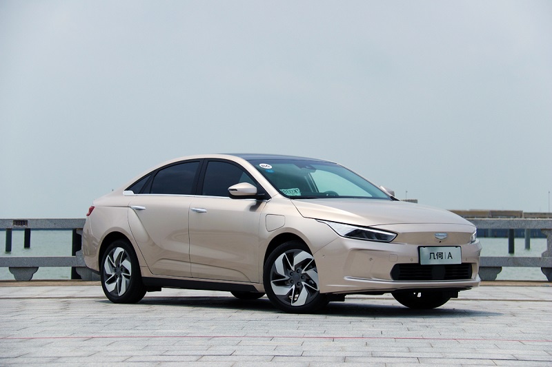 圣诞老人倾心推荐 四款续航超400km 价格15万元左右的纯电动轿车