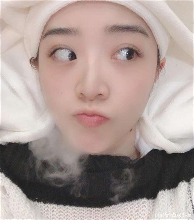 直播洗头也能火?斗鱼tv最美主持人余霜小姐姐的素颜太美腻了!