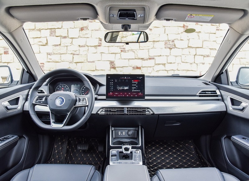 圣诞老人倾心推荐 四款续航超400km 价格15万元左右的纯电动轿车