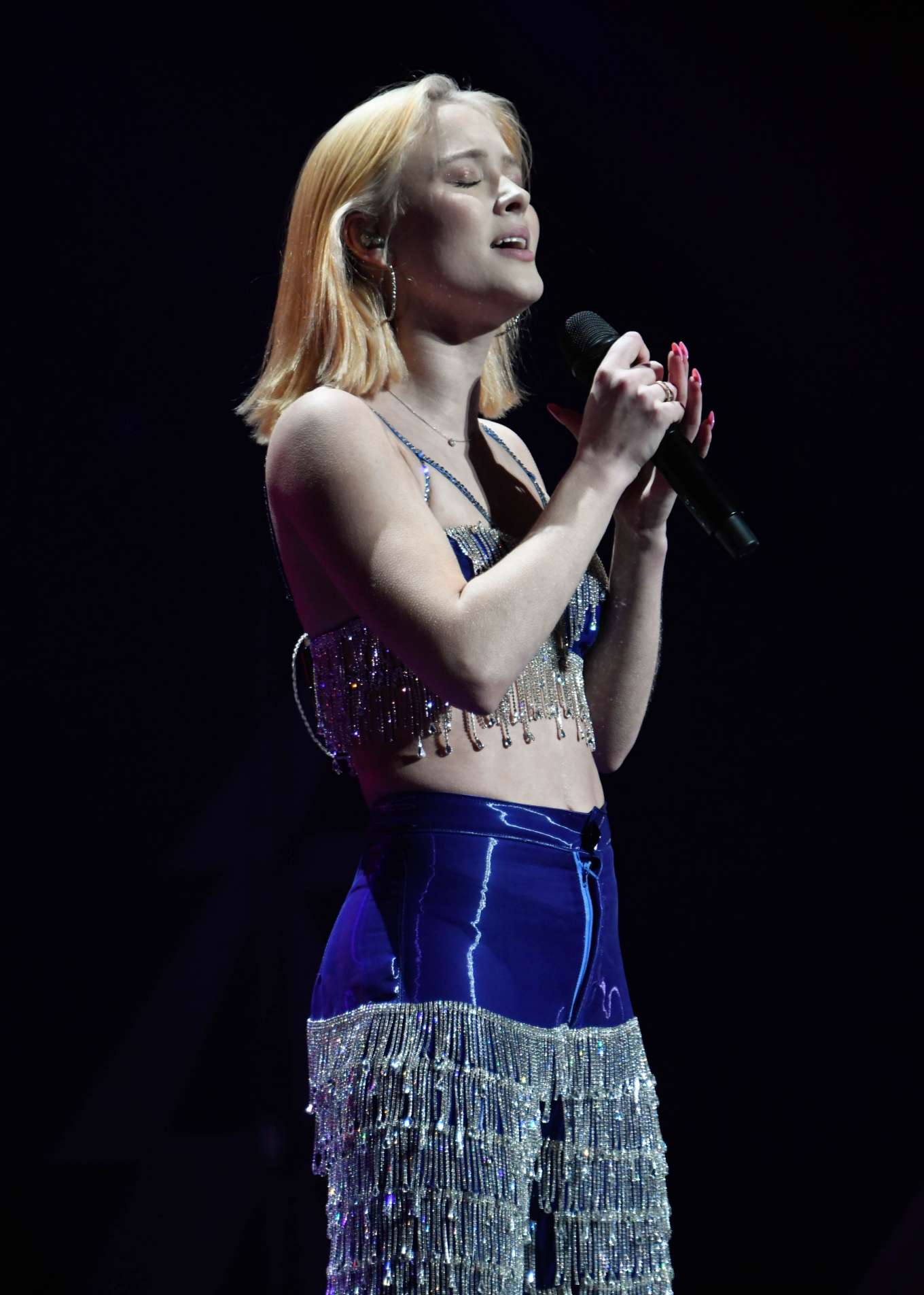 莎拉·拉尔森在y100 jingle ball 2019活动上演唱