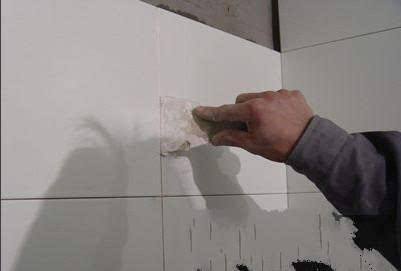 这种方法十年前就有了,是的,黑水泥用来给瓷砖勾缝是很早就有了,不过