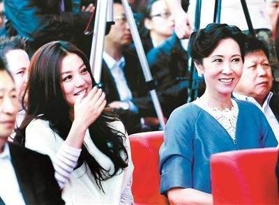 揭秘王思聪母亲林宁:与赵薇是闺蜜 去年8月退出万达董事会