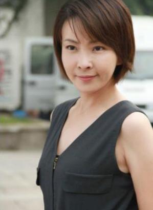 她是张嘉译第一任妻子离婚后爱上孙红雷43岁美如30多岁