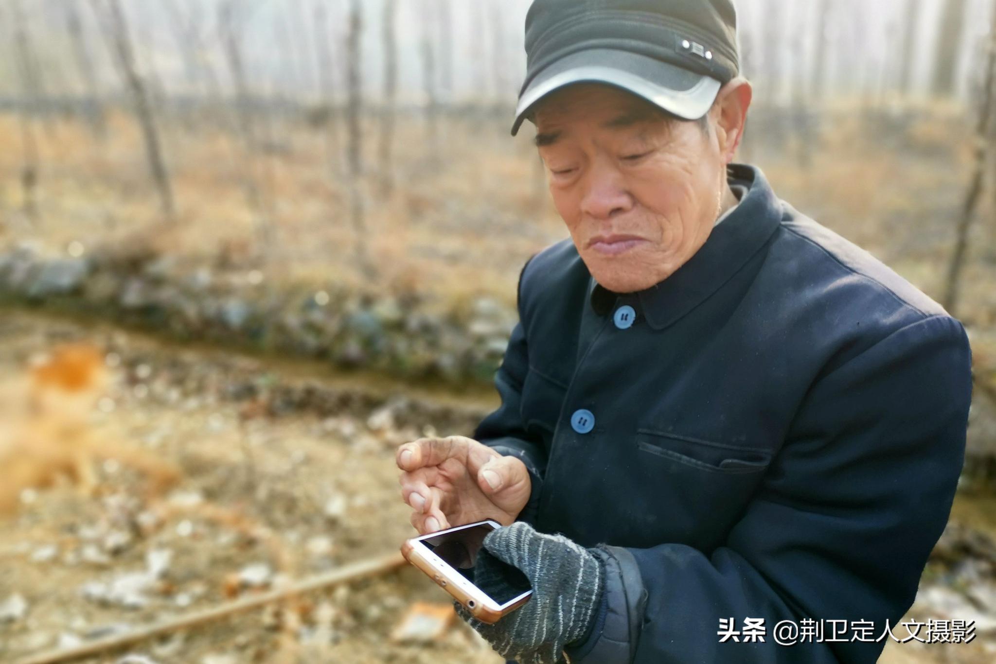山村75岁老人仅有2亩口粮田,种上花椒,打算给儿子贴补