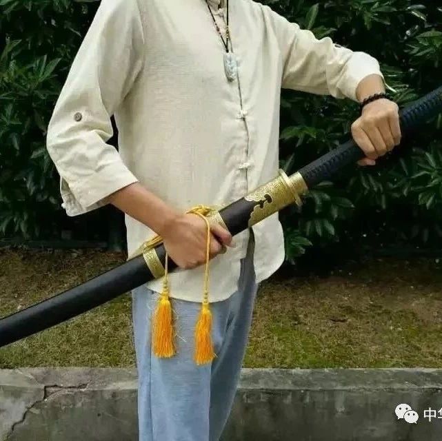 如果正确的携带刀、剑?|武器|刀剑|双手剑|腰间|长柄_新浪新闻