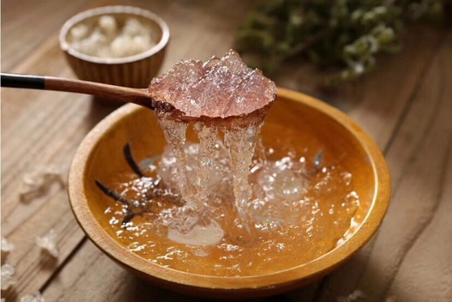 by 爱上厨房的肖配料:雪燕 5克,冰糖 适量,芒果 1个,酸奶 1小杯,蜜豆