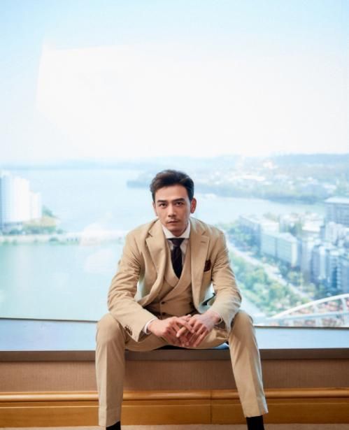 杨烁的老婆还演过快乐星球晒海边近照夫妻都是超模身材