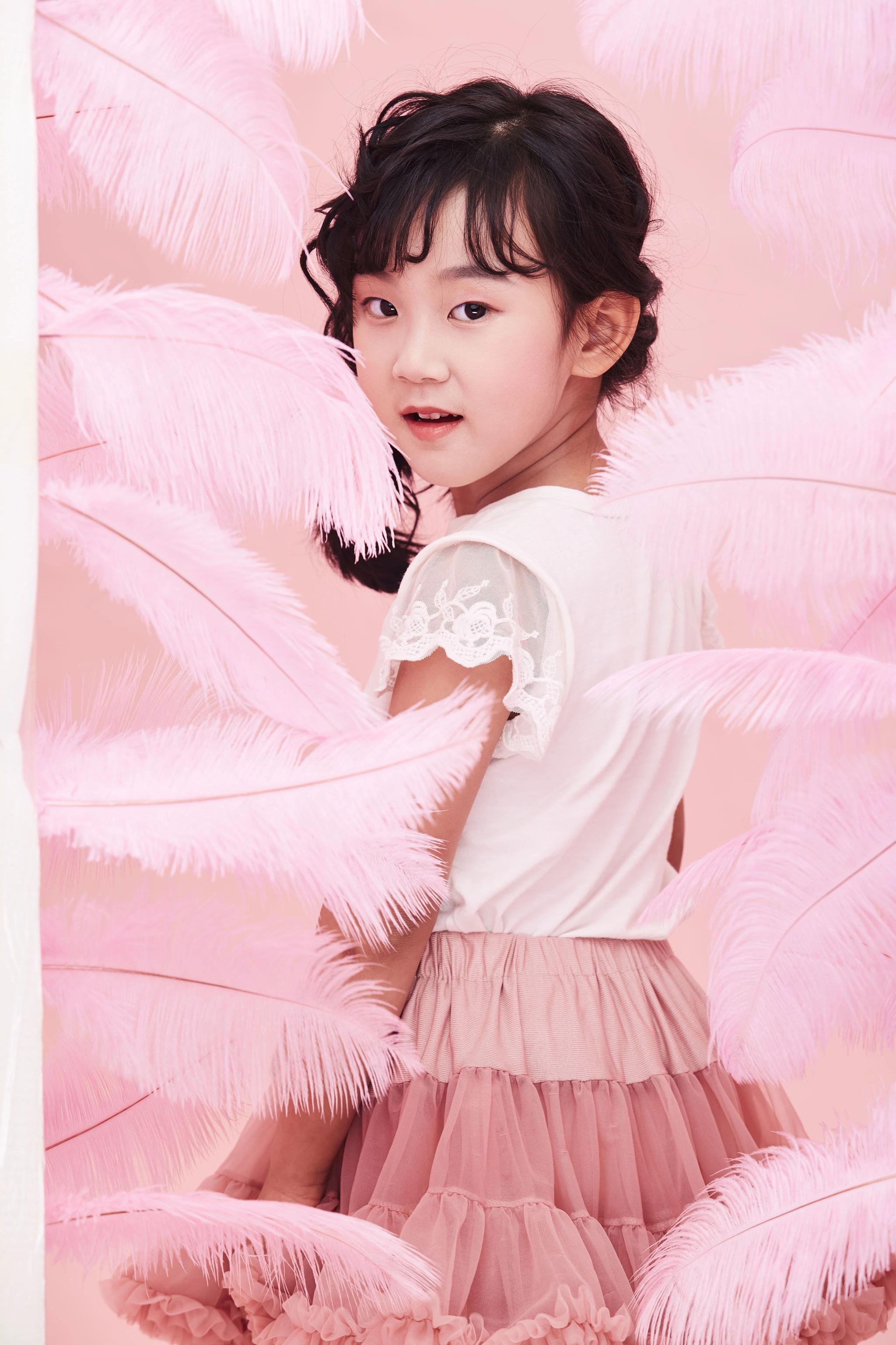 粉妆小佳人魏馨语获选2020国际华人少儿电视春晚小主持人