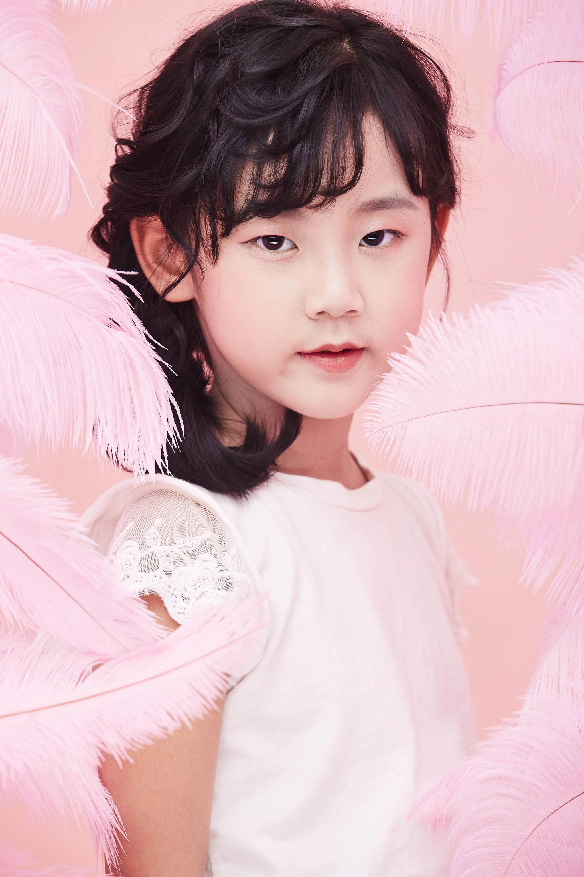 粉妆小佳人魏馨语获选2020国际华人少儿电视春晚小主持人