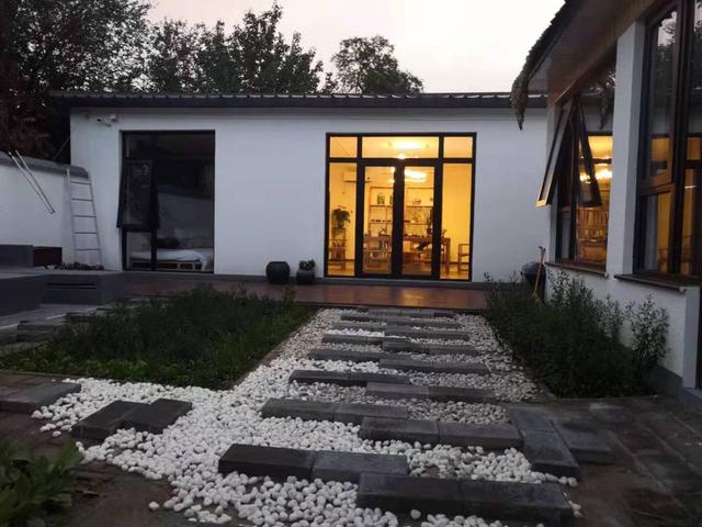 但改造之后的院子成为周末订不到的乡村民宿,周末日租价2380元.