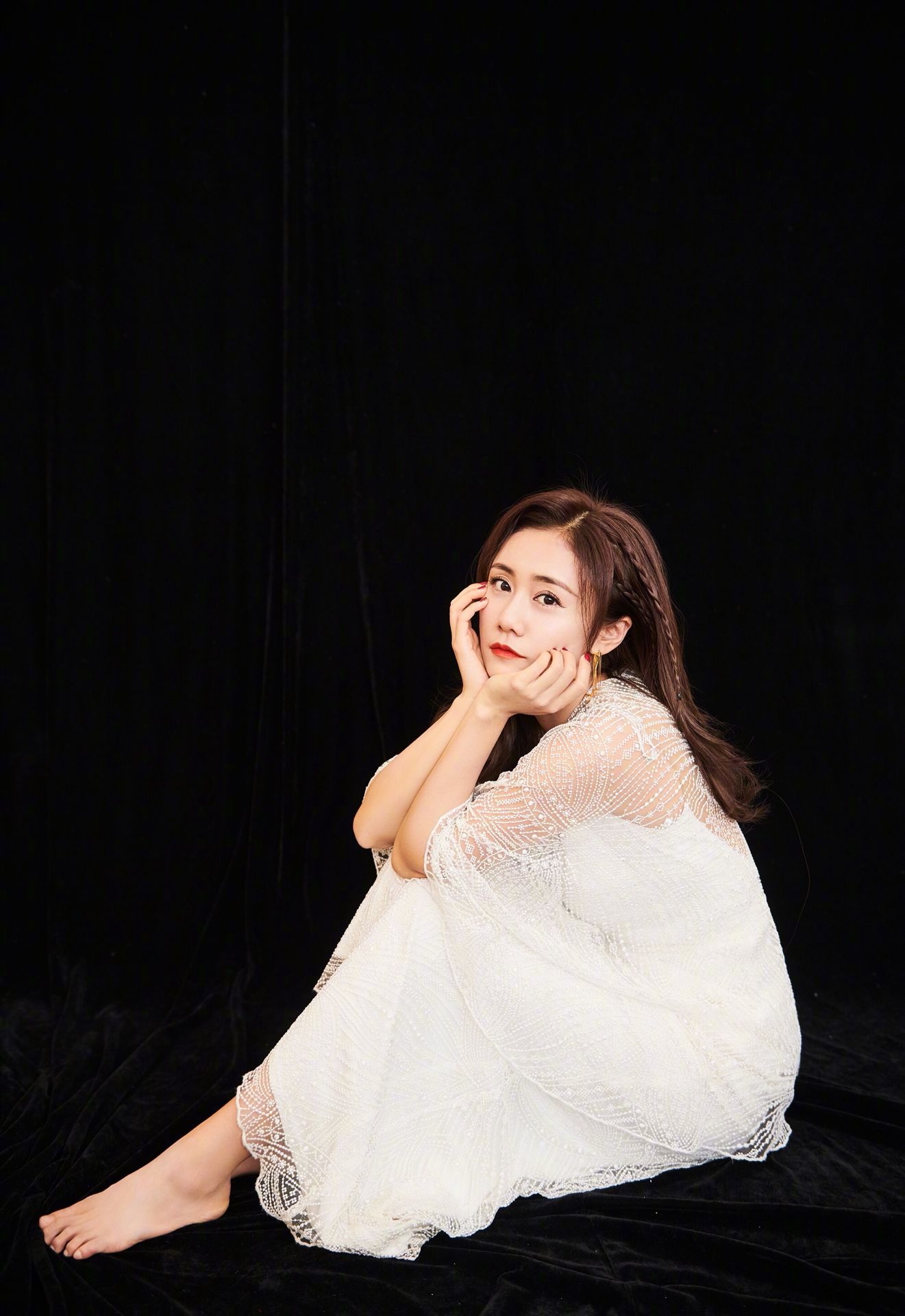 刘芸礼服连衣裙好仙网友后背是亮点