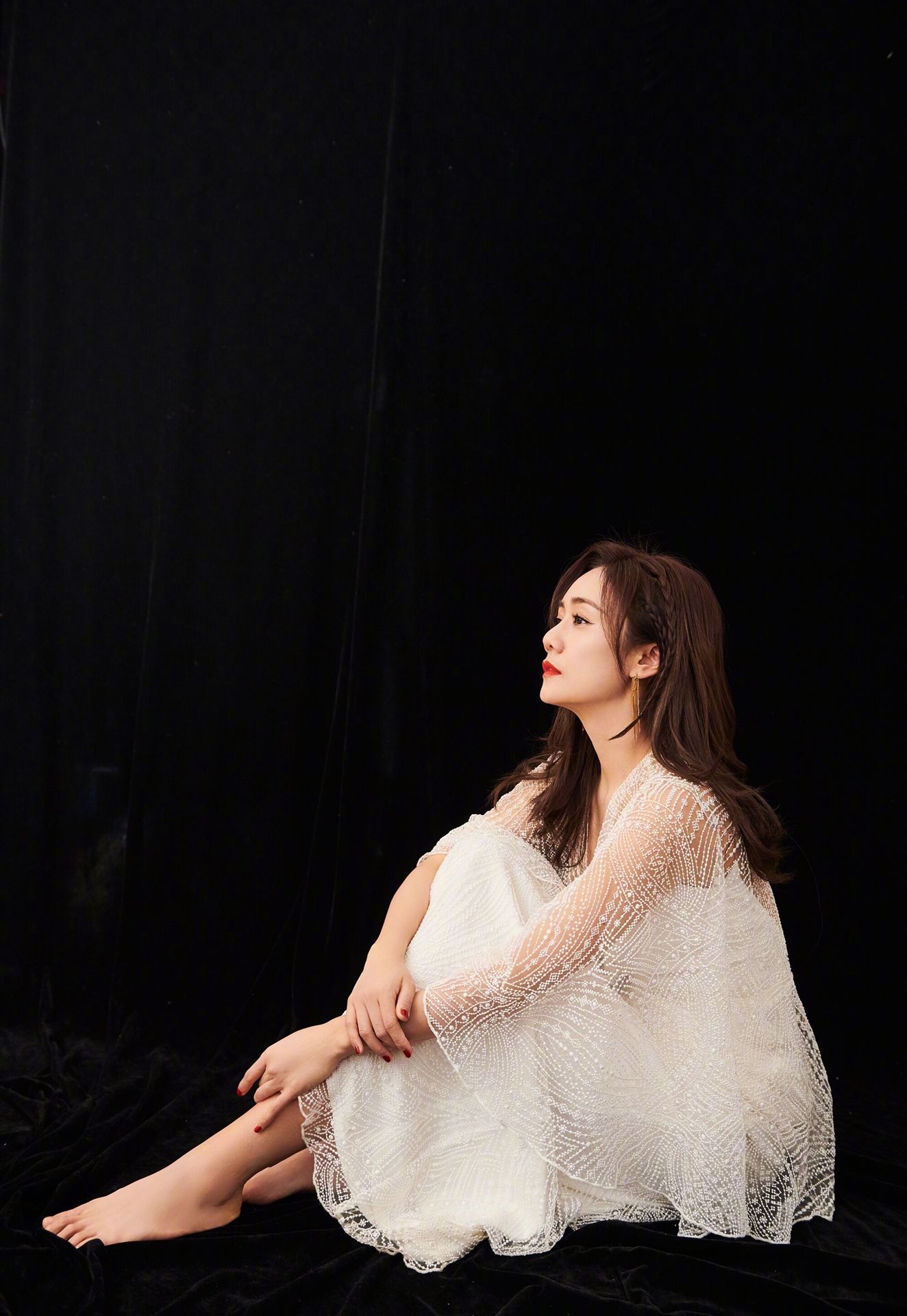 刘芸礼服连衣裙好仙网友后背是亮点