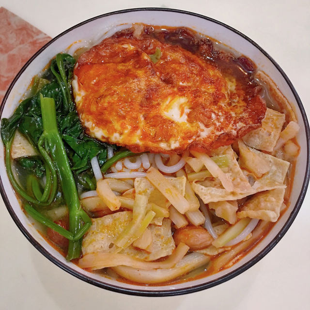 随手拿出一包,也可以很快手的做出喜欢的美食原料:螺丝粉,鸡蛋,空心菜