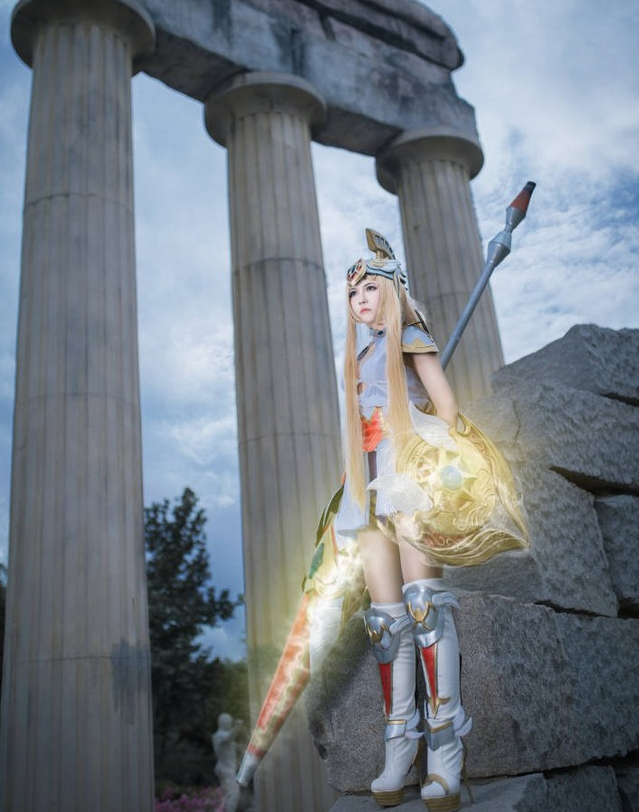 小姐姐cos雅典娜看到脚上的攻速鞋网友鞋跟厉害了