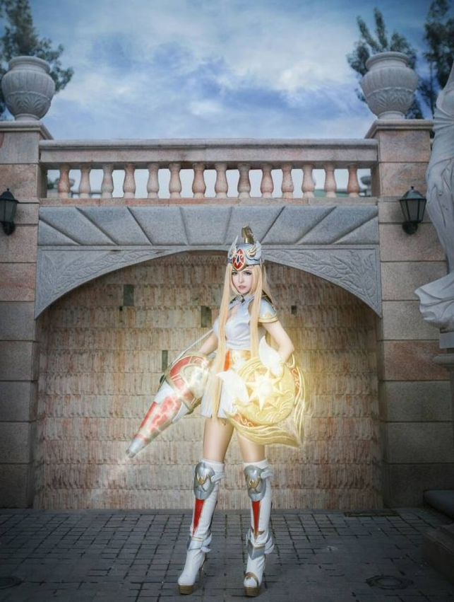 小姐姐cos雅典娜看到脚上的攻速鞋网友鞋跟厉害了