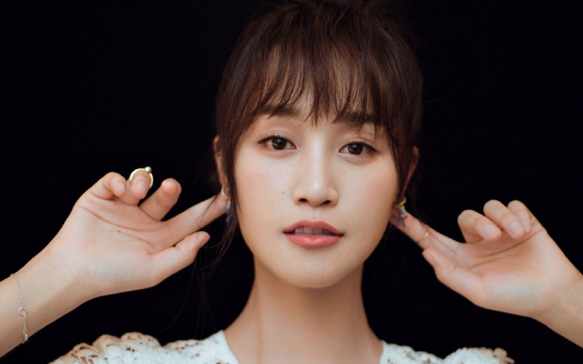 人艺双壁,中戏同门,年龄相仿,新剧撞档的她们谁能更胜一筹?