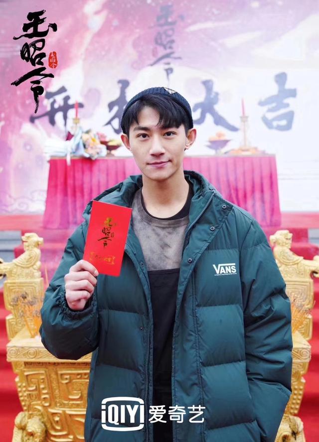 黑泽身材与颜值并存 实力参演首部古装剧《天舞纪》挑战全新角色|天舞纪|黑泽|小哥哥_新浪新闻