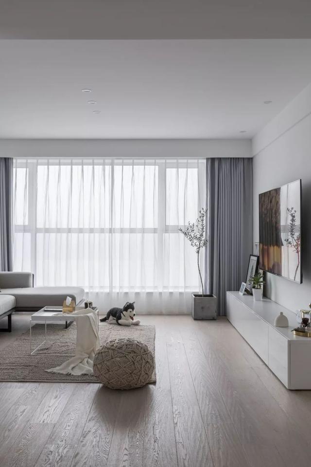 装修想省钱,客厅不吊顶,有什么好方案?